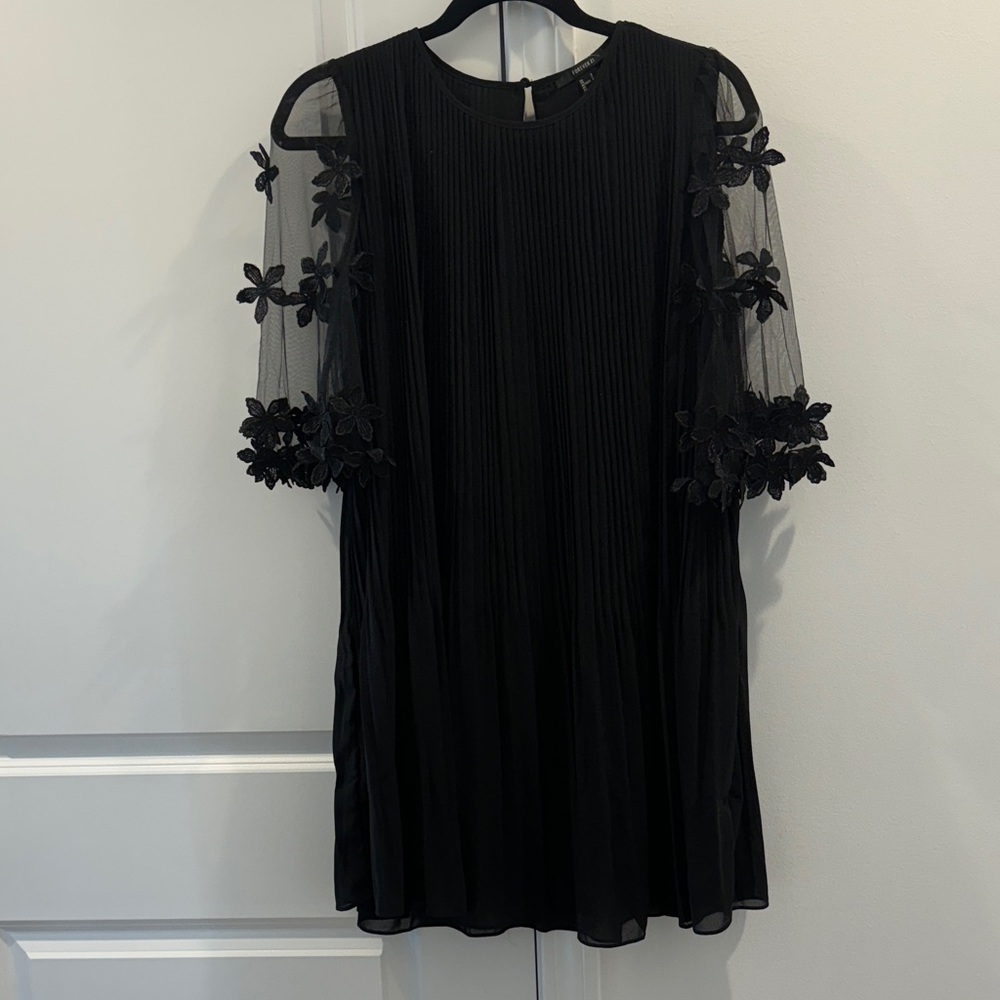 Elegant Black Floral Sleeve Dress